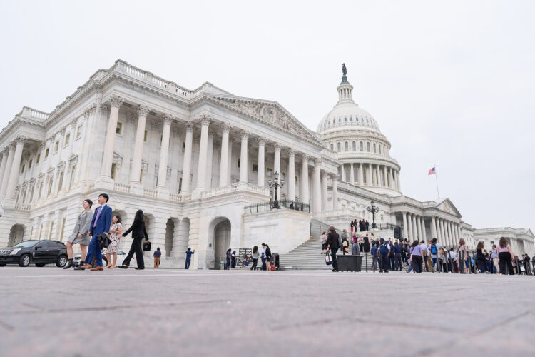Vote to avoid federal shutdown fails in Senate